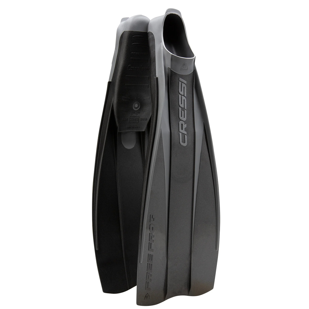 Fin Cressi Free Frog BLACK/BLACK RED – Pro Blade Stronger Lighter JBR15584 / Fin Snorkling Diving / Kaki Katak Snorkling Scuba Diving / Fin Fleksibilitas, Kelembutan & Ketahanan terhadap Penggunaan yang Berat - Image 4
